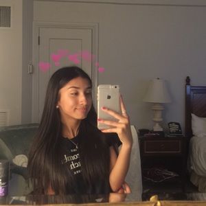 Meet your Posher, Chloe